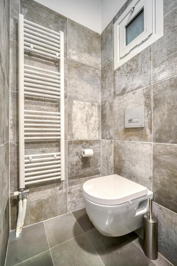 Bright Spacious Luxury Apartment In Prime Central Афины Экстерьер фото