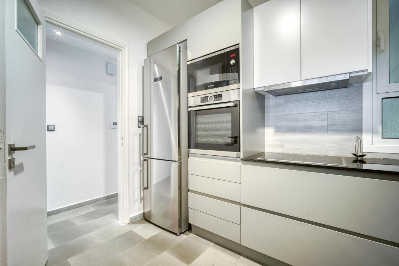Bright Spacious Luxury Apartment In Prime Central Афины Экстерьер фото