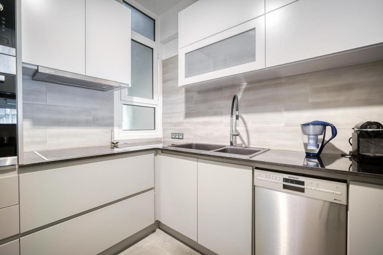 Bright Spacious Luxury Apartment In Prime Central Афины Экстерьер фото