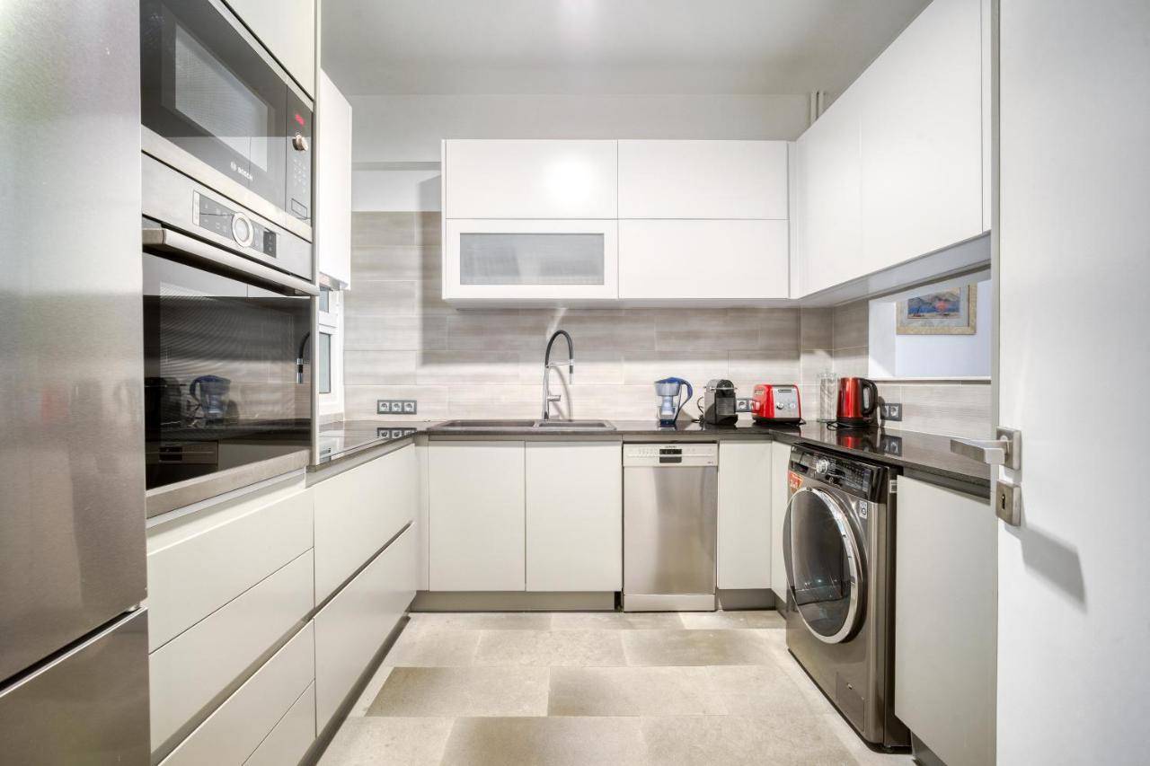 Bright Spacious Luxury Apartment In Prime Central Афины Экстерьер фото